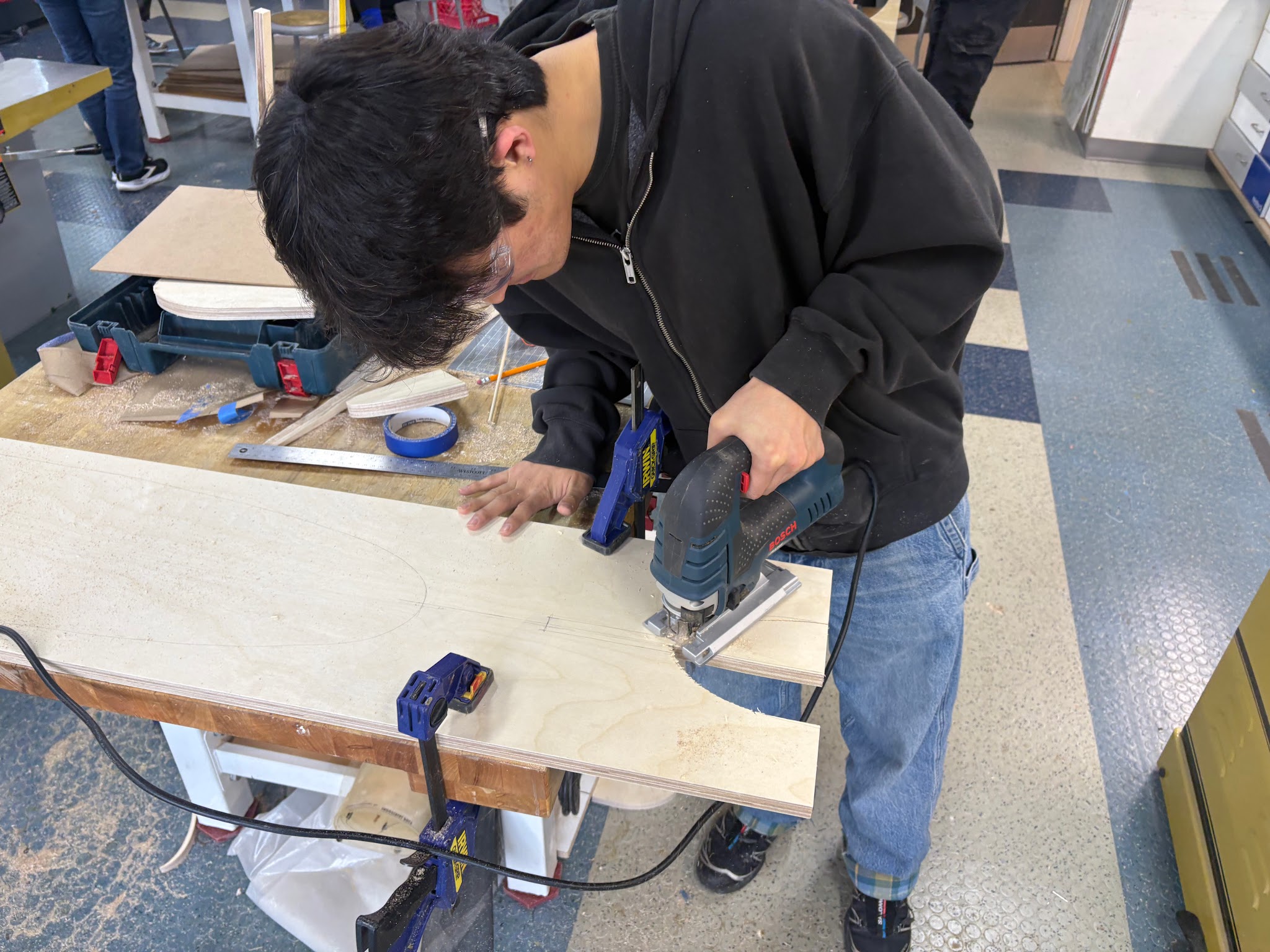 Cutting the interlocking plywood stand pieces with a jigsaw